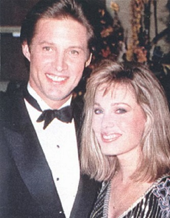 Kathryn posing with her her ex-partner while attending a party